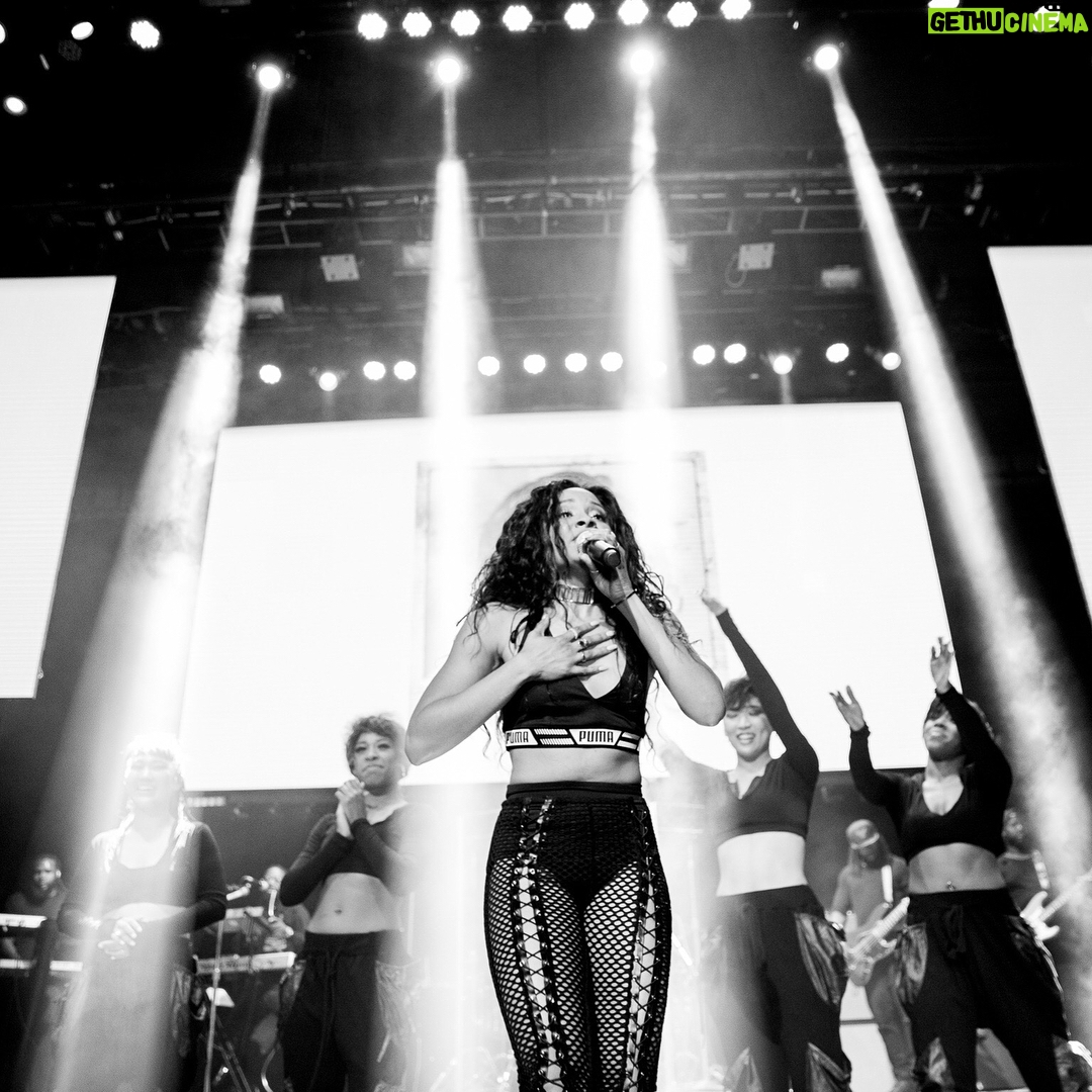 Rhyon Nicole Brown - 6.8K Likes - I am about to flood my timeline, because I am overjoyed at how amazing God is. To have well over 1000 people show up to my first ever show, was incredible🙏🏽. Here's to many more. #nolabeljustprettygirl #boe 📸: @josecardoza