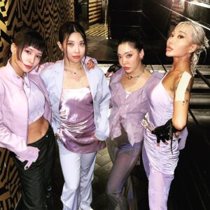Rian Instagram - 가비 놀래키기 성공 👅👅
덕분에 재밌었다💋
#청룡어워즈 #라치카