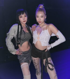 Rian Instagram - 2치카💋💋
@abm_exhibition 
.
먼길 보러온 가비갈 피낫츄 치워니 👄 사랑해