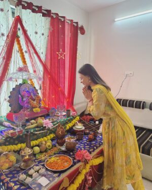 Richa Rathore Instagram - Ganpati Bappa Morya🙏

Thank you @saarvieomanaofficial 
May Bappa shower you with all the love and happiness❤️