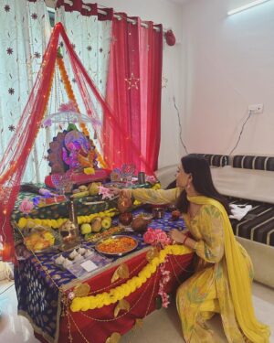 Richa Rathore Instagram - Ganpati Bappa Morya🙏

Thank you @saarvieomanaofficial 
May Bappa shower you with all the love and happiness❤️