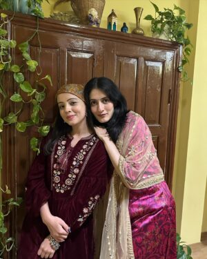 Richa Rathore Instagram - Moments turned into memories❤️🌄

#diwali2023 #family #himachalpradesh #shimla #winters