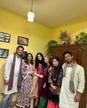 Richa Rathore Instagram - Moments turned into memories❤️🌄

#diwali2023 #family #himachalpradesh #shimla #winters