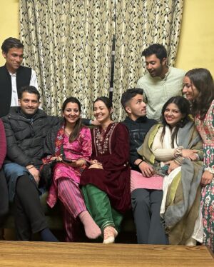 Richa Rathore Instagram - Moments turned into memories❤️🌄

#diwali2023 #family #himachalpradesh #shimla #winters