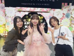 Rie Kitahara Instagram - ゆきりん卒業おめでとう🌸

わたしの大好きなAKB48の
コンサートを観ることができて
本当に感動しました🤍🪽

ファンの方の声に胸を打たれました
OVER TUREから涙が止まらなかった🥲

コメントを出させていただきました🎥
そこにゆきりんへの気持ちが詰まっています💖
本当に17年間おつかれさまでした！！