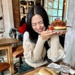 Rie Kitahara Instagram - 🇰🇷🍽️ 韓国で美味しかったものたち♡ 📍London bagel museum 初めて行けた…🍩 美味しすぎて感動もっちもち @london.bagel.museum 📍고도식 お肉からユッケからチゲから冷麺まで とにかく全部おいしかった🥹❤️‍🔥 @godosik92 📍聖水の塩パン お店の名前忘れちゃったけど 美味しすぎて…🥹4個入り 美味しくて楽しくて最高な韓国旅行だった🐳