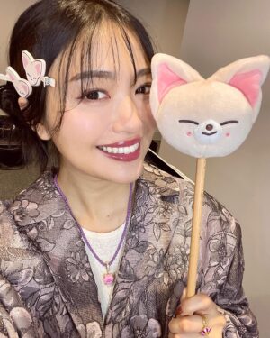 Rie Kitahara Instagram - K-POPドック！
見ていただきありがとうございました☺︎

大好きな #straykids のことを話す、ということでとても緊張しましたが、こんな風に誰かに聞いてもらえる機会をいただけて、とても幸せでした。☺️💖

小さい頃からこの世界に入る夢があったから、
自分の夢を追うことにずっと一生懸命だったのですが、
 #スキズ に出会って、誰かの夢を応援することの尊さを知りました。

スキズのみんながぎゅっとなって笑顔でいるのを見ると心が温まります。その笑顔、俺が守るって思います😠🔥強い気持ちを教えてくれてありがとうございます。

そして推す側を経験してみて、
改めて自分の立場の幸せさを知りました。
最近よく言ってもらえる『好きでした！』『推してました！』『握手会行ってました！』『ライブ行ってました！』と言う言葉が本当に嬉しくて嬉しくて幸せです。
そしてもちろん、今も好きでいてくれてる方々への感謝が止まらないです。本当にいつもありがとう🤍
これからもよろしくね💎

そして古川優香ちゃん、一緒にたくさんおしゃべりできて楽しかったです🫶🏻💖ありがとうございました！！