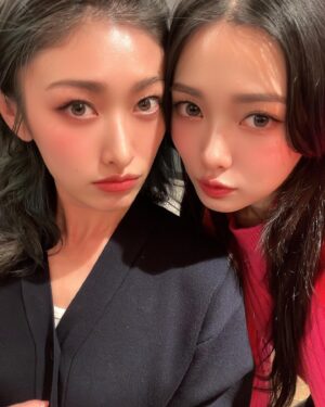 Rie Kitahara Instagram - 2023年、
本当にありがとうございました🤲🏻🤍

とってもいい1年でした！
公私共に、本当に充実していて
幸せでした。

お仕事面では、新しいことにも挑戦できたし、
お仕事以外でも幸福度満足度の高いことがたくさんで
人生っていいな、と改めて思える大事な1年でした。

来年も変わらず、周りの人を大切に
そしてまた新しいことに挑戦できるといいなと思います☺︎

最近の年越しは大好きな人たちとみんなで紅白を見るのが恒例ですたのしい時間☺️🫶🏻💖
大騒ぎした~♡
さて残すところあと1時間！！！
幸せ噛み締めながら過ごしましょう🧚

この写真はなんかアプリで韓国アイドルみたいになるやつ😂だから別人ですすみません！！！

 #優さんあんま変わらない
 #多分そろそろ年越し沖縄そばが出てくるころとおもう