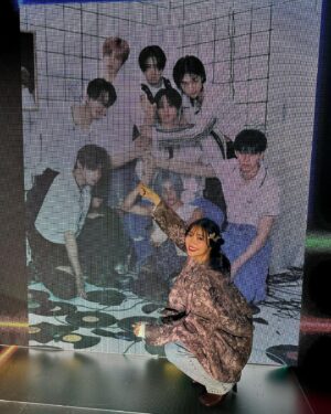 Rie Kitahara Instagram - K-POPドック！
見ていただきありがとうございました☺︎

大好きな #straykids のことを話す、ということでとても緊張しましたが、こんな風に誰かに聞いてもらえる機会をいただけて、とても幸せでした。☺️💖

小さい頃からこの世界に入る夢があったから、
自分の夢を追うことにずっと一生懸命だったのですが、
 #スキズ に出会って、誰かの夢を応援することの尊さを知りました。

スキズのみんながぎゅっとなって笑顔でいるのを見ると心が温まります。その笑顔、俺が守るって思います😠🔥強い気持ちを教えてくれてありがとうございます。

そして推す側を経験してみて、
改めて自分の立場の幸せさを知りました。
最近よく言ってもらえる『好きでした！』『推してました！』『握手会行ってました！』『ライブ行ってました！』と言う言葉が本当に嬉しくて嬉しくて幸せです。
そしてもちろん、今も好きでいてくれてる方々への感謝が止まらないです。本当にいつもありがとう🤍
これからもよろしくね💎

そして古川優香ちゃん、一緒にたくさんおしゃべりできて楽しかったです🫶🏻💖ありがとうございました！！