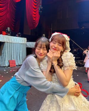 Rie Kitahara Instagram - ☀️🌸🎓
ひなた卒業おめでとう！！！

本当に最後まで可愛すぎるアイドルでした。
ファンの方の掛け声の熱に感動しました。
いろんなこと思い出して、
眼が痛くなるくらい涙が出ました。

これからもよろしくね🧸💖
ひなたの未来に幸あれ！！！！