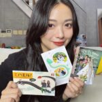 Rie Kitahara Instagram - 2024年の年賀状は『みてね年賀状』のアプリで作ってみました~🎍❤️ 写真アプリ『みてね』と連携したら年賀状が最短1分で作れます！ スマホから写真を選ぶだけで自動でレイアウトしてくれてあっという間におしゃれな年賀状が完成🪄 連携してなくてもカメラロールの写真から選んで作ることもできます☺︎ アプリで作れるのでおうちで作成できるし、 移動時間や隙間時間に作れるので 年末忙しい時期でも安心です◎ 早ければ翌日に出荷されるので 今からでも充分間に合います！ 品質が気になる方は12月15日までに お試し年賀状ができるので試してみてね🩵🪽 こちらのクーポンコードを入れると印刷代10%オフになります☺︎ クーポンコード:rie_2024 （各種キャンペーンや割引との併用可） ※お試し年賀状キャンペーンは早期終了する場合がありますのでお早めに！ 詳しくは、みてね@mitene_official のプロフィール URL をみてください☺️ #みてね年賀状 #みてね #みてねアプリ #年賀状 #PR