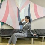 Rie Kitahara Instagram - このたび！！！ 地元・愛知県一宮市にて #尾州ファッションアンバサダー に就任いたしました👔🎀🌸 ずっと、地元でお仕事がしたいと思っていたので その夢が叶って嬉しい限りです🩵 わたしの地元一宮は、繊維のまち！せんい！ ファッションのまちとして 広めていけるように わたしも一生懸命がんばります👔 この度就任するにあたって スーツを作っていただきました☺️ 顔がぱっと明るく見える色合いに、 シュッと見えるつくり なにより生地がとても綺麗で、 初めてのオーダーメイドスーツにテンションあがっております！ ぴったりサイズなので太れないね❤️‍🩹頑張ります！ 4月1日、新年度のスタートからスーツが着れて身が引き締まりました！🔥 #一宮 #愛知県一宮市 #尾州