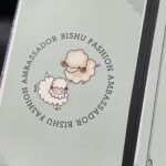 Rie Kitahara Instagram - このたび！！！ 地元・愛知県一宮市にて #尾州ファッションアンバサダー に就任いたしました👔🎀🌸 ずっと、地元でお仕事がしたいと思っていたので その夢が叶って嬉しい限りです🩵 わたしの地元一宮は、繊維のまち！せんい！ ファッションのまちとして 広めていけるように わたしも一生懸命がんばります👔 この度就任するにあたって スーツを作っていただきました☺️ 顔がぱっと明るく見える色合いに、 シュッと見えるつくり なにより生地がとても綺麗で、 初めてのオーダーメイドスーツにテンションあがっております！ ぴったりサイズなので太れないね❤️‍🩹頑張ります！ 4月1日、新年度のスタートからスーツが着れて身が引き締まりました！🔥 #一宮 #愛知県一宮市 #尾州