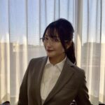 Rie Kitahara Instagram - このたび！！！ 地元・愛知県一宮市にて #尾州ファッションアンバサダー に就任いたしました👔🎀🌸 ずっと、地元でお仕事がしたいと思っていたので その夢が叶って嬉しい限りです🩵 わたしの地元一宮は、繊維のまち！せんい！ ファッションのまちとして 広めていけるように わたしも一生懸命がんばります👔 この度就任するにあたって スーツを作っていただきました☺️ 顔がぱっと明るく見える色合いに、 シュッと見えるつくり なにより生地がとても綺麗で、 初めてのオーダーメイドスーツにテンションあがっております！ ぴったりサイズなので太れないね❤️‍🩹頑張ります！ 4月1日、新年度のスタートからスーツが着れて身が引き締まりました！🔥 #一宮 #愛知県一宮市 #尾州