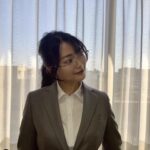 Rie Kitahara Instagram - このたび！！！ 地元・愛知県一宮市にて #尾州ファッションアンバサダー に就任いたしました👔🎀🌸 ずっと、地元でお仕事がしたいと思っていたので その夢が叶って嬉しい限りです🩵 わたしの地元一宮は、繊維のまち！せんい！ ファッションのまちとして 広めていけるように わたしも一生懸命がんばります👔 この度就任するにあたって スーツを作っていただきました☺️ 顔がぱっと明るく見える色合いに、 シュッと見えるつくり なにより生地がとても綺麗で、 初めてのオーダーメイドスーツにテンションあがっております！ ぴったりサイズなので太れないね❤️‍🩹頑張ります！ 4月1日、新年度のスタートからスーツが着れて身が引き締まりました！🔥 #一宮 #愛知県一宮市 #尾州
