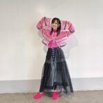 Rie Takahashi Instagram - 📷2023.12.17 ⁡ ⁡ 『【推しの子】』スペシャルトークステージ in ジャンプフェスタ2024 ⁡ 登壇させていただきました！ ⁡ * ⁡ トピックスを見ても夢みたいな2023年。 ⁡ この1年を振り返りつつ、 第2期を引っ張っていく役者陣と一緒に お喋りさせていただきました🔥⚔️📚 ⁡ ⁡ * ⁡ 振り返りでは、直近にあった 苺プロダクション★ファン感謝祭 の感想も……！🍓🫶 ⁡ ⁡ そんな中、なんと…… ⁡ 一部ライブ映像 YouTubeにて公開！！！ ⁡ いいの！？！笑 ⁡ ⁡ そして、アイ(cv.高橋李依)として YOASOBIさんの「アイドル」 新録で歌わせていただくことになりました……！！！🙇‍♀️ ⁡ ⁡ こちらはライブの際とは きっとまた違った雰囲気になりそうです。 ⁡ これが公開されたら、みなさんはどう受け取ってくださるのか。 ⁡ ドキドキもありますが、 どうぞ楽しみにお待ちいただければ幸いです！ ⁡ ⁡ * ⁡ 衣装は 毎回お世話になっている スタイリストさんに ⁡ 「アイちゃんがバラエティ番組で司会をしてそうな感じ」 って投げたらこうなりました。 ⁡ ふふ！なんかわかる！ 天才😘🫶照 ⁡ ⁡ * ⁡ これからまた一段と盛り上がる、 私自身大好きな編でもある…… 【推しの子】第2期！！ ⁡ みんな、2024年は忙しくなるぞー？ 観る心構え、しておいてねー！🐰💕 ⁡ ⁡ ⁡ ⁡ #推しの子 #ジャンプフェスタ2024 #ジャンフェス #ジャンフェス2024 #声優 #高橋李依 #りえりー服