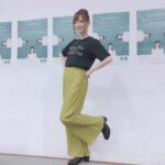 Rie Takahashi Instagram – 📷2020.09.12﻿
﻿
﻿
イヤホンズオンラインイベント﻿
﻿
*﻿
今回は二部制だったので、﻿
一部は私服、﻿
二部はライブTシャツコーデにすることに。﻿
﻿
みんなで話し合って決めました🙆‍♀️﻿
﻿
﻿
みんなもちろん何も言わなくても﻿
メンバーカラーを身に纏う﻿
服のチョイスなのだけど、﻿
﻿
実はちゃんとすり合わせないと﻿
ドレッシーさが全然バラバラに﻿
なっちゃうんです😭主に私（笑）﻿
﻿
﻿
この間もエジソンさんのラジオの時に﻿
ひとりだけTシャツ着て来てしまって﻿
ちょっと違かったなって話になり（笑）﻿
﻿
﻿
今回は決まった順に写メ送ることにしました✌️﻿
﻿
﻿
最近はイヤホンズの活動もそうだし、﻿
イベント自体も少ないから、﻿
誰かと衣装や服について相談すると﻿
ああ、イベントなんだなあって実感します☺﻿
﻿
﻿
*﻿
一部はワンピース！﻿
﻿
しごはじのイベントの日に﻿
衣装決まらないよ～～って嘆いてたら﻿
麗奈が見つけてきてくれました🥰﻿
﻿
CELFORDさんの﻿
透かし編みニットワンピースです💛﻿
﻿
しかもセールになってました！ｷｬｯｷｬｯ!﻿
﻿
﻿
めちゃくちゃイベント映えする﻿
レースのワンピースに、﻿
中のキャミワンピもしっかりした素材で、﻿
﻿
街中にこのワンピ着たお嬢さんが居たら﻿
「あらお育ちが良さそう……」﻿
なんて思ってしまいそうなほど﻿
清潔感とオトナ女子感に溢れていました。﻿
﻿
﻿
まりんかとがっきゅとの色のバランス、﻿
ドレッシーな雰囲気も﻿
とてもいい感じ～～！ユニット感～～！﻿
イヤホンズ公式Twitterで見てみてね！﻿
﻿
﻿
*﻿
靴はイベントでも大大大重宝している﻿
黒のショートブーツです。﻿
ベーシックな靴はだいたいORiental TRaffic。﻿
困ったらORiental TRaffic。﻿
﻿
﻿
*﻿
あとはベルトしてもいいのかな〜って。﻿
﻿
ヒールで背も高くなってるし﻿
縦長なシルエットがぼやけそうだから﻿
ウエストらへん締めたくなるよね。﻿
﻿
でも太めベルトのコーデは﻿
まだ自分でもちょっとよくわからない（笑）﻿
合ってんのかな？（笑）﻿
﻿
﻿
*﻿
ベルトと靴で、黒いレザー系にしたので﻿
指にもレザー系！辛めよ！﻿
﻿
BEAMS BOYさんの﻿
クリアスタッズリングです💍﻿
黄色のスタッズ！かわいい！﻿
セールで1000円ちょいで買えた✌️﻿
﻿
﻿
* ﻿
﻿
二部は4周年ライブのTシャツと、﻿
ボトムス各自！﻿
﻿
﻿
私はRay BEAMSさんの﻿
ワッシャープリーツパンツです💛﻿
﻿
ノイズも鳴らない素材なので﻿
アフレコにも着てます😘しゅき﻿
﻿
﻿
*﻿
そんなところかな！﻿
﻿
あとは、﻿
オンラインライブ決まったので見に来てね！﻿
﻿
＼💻10/31 19:00~／﻿
﻿
空けといて！﻿
﻿
﻿
﻿
﻿
﻿
#声優 #りえりー服 #イヤホンズ #高橋李依 #声優ユニット