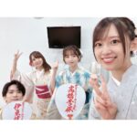 Rie Takahashi Instagram – 📷2023.9.17
京都国際マンガ・アニメフェア2023
なんと今年はステージ参加に加え、
おこしやす大使を
務めさせていただきました!👏🎉
ひと作品ごと振り返っていきます👍🏻
*
朝一のステージは
Fate/Grand Orderステージ!
いつもはMC側ですが、
伊東健人さんと共に
おこしやす大使である我々は
ゲスト参加となりました☺️照
*
ステージの様子や新情報は
アーカイブでぜひ♪
個人的に聖杯戦線大好きなので
新作のお知らせの方で
こっそり滾ってました……🙏
*
衣装はみんなでお着物👘
今回は帯の折り返しに
マシュ色🍆の差し色です。
つけてる髪飾りは
(超おしゃれな)敏腕マネージャーさんが
京都をハシゴしまくって見つけた
最強にかわいいアイテムたち……!🥹🫶🏻
余すことなく頭に刺し、
帯にも刺して大評判💐❁⃘*.゚
お着物自体は薄いグレーの
大人っぽい感じでしたが、
帯の結び方だったり、
花飾りをつけることで、
どんどん、今日だけの、
私だけの着こなしになっていって。
たくさんの人の力で
素敵な和装をさせていただく度に、
「いつか私もプライベートで……!」と
毎回のように思ってしまいます。
あ!会場のお客さんにも
和装の方いらっしゃいましたね!
やっぱいいよね!和装!
*
ゆっくりこの格好で
京都旅でもしたかったのですが、
そうはいかないおこしやす大使🫡
瑠美さんとみにゃに別れを告げて、
次はカノジョも彼女のステージです!
つづく
#京まふ #京まふ2023
#FGO #声優 #高橋李依
#りえりー服