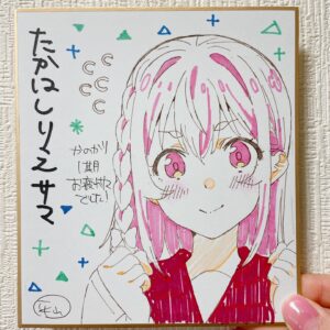 Rie Takahashi Instagram - 📷2021.2.28﻿
﻿
﻿
『彼女、お借りします』﻿
スペシャルイベント﻿
﻿
イベントと、彼女 -イベカノ-﻿
﻿
でした！﻿
﻿
﻿
*﻿
おひさしぶりの更新😇👐♪﻿
またまとめてあげます！﻿
﻿
*﻿
﻿
今作で担当させていただいているのは﻿
桜沢墨ちゃん💓﻿
﻿
イメージカラーはピンク！﻿
﻿
﻿
イベカノの衣装は﻿
﻿
ピンクの色指定と、﻿
オトナのデート風﻿
(大学生から見たとき﻿
ちょっぴり背伸びしたデート)﻿
との指定がありました🤭﻿
﻿
﻿
そんなプロデューサーさんの﻿
情熱溢れたオーダーに、﻿
﻿
スタイリストさんが応え、﻿
﻿
墨ちゃんらしい﻿
ふんわりとした雰囲気のドレスを﻿
チョイスしてみました🥰﻿
﻿
﻿
*﻿
ブランドはsister janeさんの﻿
Raffle Midi Dress。﻿
﻿
﻿
ボディラインがあんまりわからない﻿
ふんわりとしたシルエットで﻿
萌え袖仕様でした😘﻿
﻿
﻿
布地はレースとフサフサが﻿
全身を横断しており🚃🚃🚃💨💨﻿
﻿
﻿
それがなんだかキュートな感じで、﻿
おめかししているのに、﻿
マスコット感があるというか……﻿
小動物感があるというか！(∪•ﻌ•∪)﻿
﻿
﻿
ドレスというジャンル自体﻿
やっぱり大人びてしまうので﻿
﻿
ドレスでもあり、ワンピースみたいな。﻿
いい塩梅が見つかって良かったです🌸﻿
﻿
*﻿
﻿
実はウエストが絞られている﻿
キレイめドレスも考えたんだけど、﻿
﻿
そういうスタイルは﻿
千鶴役の雨宮天ちゃんに着て欲しいんだよなーとこっそり想っていて……（笑）﻿
﻿
﻿
実際、イベント当日﻿
キレイ系の赤いドレスを着ていて﻿
ガッツポーズしておりました。﻿
﻿
(ง ˙-˙ )ง< 千鶴さんみ～～～！！！﻿
﻿
﻿
*﻿
﻿
イヤリングの写真は忘れた！﻿
一応お花の形をしていたことを﻿
ご報告します😭❁さくらさわ～﻿
﻿
﻿
﻿
2期も楽しみだ～っ！﻿
﻿
﻿
#声優 #りえりー服﻿
#かのかり #kanokari﻿
#彼女お借りします #高橋李依
