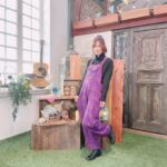 Rie Takahashi Instagram - 📷2021.2.6﻿ ﻿ ﻿ FGO ウィンターキャラバン﻿ オンライン 2021 Vol.2﻿ ﻿ 生配信でした！﻿ ﻿ *﻿ ﻿ この日はおうちキャンプというか、﻿ グランピングのような﻿ スタジオだと聞いていたので、﻿ こんな感じにゆるく選んでみました⛺☺️﻿ ﻿ ﻿ さすが撮影スタジオ！映えてる😎✧﻿ ﻿ ﻿ *﻿ ﻿ 頭のヘアバンドは、﻿ 黒と紫の紐が手編みされてます。﻿ ﻿ ﻿ お店で見つけてすぐに﻿ マシュ色！って思ったのですが、﻿ インテリアなのか衣類なのか﻿ 微妙にわからなくて(笑)﻿ ﻿ ﻿ お店のおじさまに﻿ これ何ですか～って聞いたら﻿ 「あたま か こし～」﻿ って言ってくれたので﻿ 安心してあたまに巻くことにしました😊﻿ ﻿ ﻿ 紫のオーバーオールも同じお店。﻿ ﻿ ﻿ ネックレスはTwitterにもあげましたが﻿ チチカカさんのです✝﻿ ﻿ 盾っぽくて、絶対イベントで使おうと、﻿ バビロニアのアニメの頃から﻿ キープしてました✌️＼ｵﾏﾀｾ／﻿ ﻿ ﻿ ﻿ *﻿ ﻿ ﻿ 配信は……、﻿ 謎解きで挽回できてよかったああ……っ😂﻿ ﻿ ﻿ ﻿ ﻿ #声優 #りえりー服﻿ #FGO #高橋李依