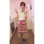 Rie Takahashi Instagram – 📷2018.10.5﻿
﻿
﻿
﻿
Instagramを初めて2週間。﻿
1つわかったことがあります。﻿
﻿
﻿
「うわっ…私のインスタ、﻿ 映えなすぎ…？」﻿ 🙊﻿
﻿
ということ。（笑）﻿
写真のポーズがインスタっぽくないんだ😱💦 ﻿
﻿
﻿
私の中では﻿
ダブルピースと﻿
ダブルパーは超鉄板。﻿
﻿
服見せるなら〜って思った﻿
スカート広げるやつと片手あげるのも、﻿
あんまりデフォじゃなさそう。﻿
﻿
コーディネートのハッシュタグ見て﻿
勉強しよう……👀﻿
﻿
﻿
﻿
﻿
そういえば、﻿
ロケとかでカメラ向けたとき、﻿
麗奈が本当に自然体で上手なの。﻿
どこでも映えさせちゃうの。すごいよね……﻿
﻿
﻿
今度コツ教えてもらおう🙏🏻✨﻿
﻿
﻿
﻿
*﻿
今回の衣装は、﻿
担当させていただいてる料理番組の衣装。﻿
衣替えの2着目だったかな。﻿
﻿
番組をいつもサポートしてくれる﻿
ぴよちゃん(美人で声も可愛い)が、﻿
﻿
いろーんなカフェ制服のサイトとか﻿
料理人さん用のお店とかを調べてくれて、﻿
私に似合いそうって選んでくれた﻿
自慢の衣装なんです🐤💓﻿
﻿
﻿
ピンクと青のチェックって可愛いんだねー！﻿
﻿
﻿
あんまり映像に映らないけど、﻿
ジェラートピケのふわふわなスリッパは﻿
踵にゴムがついてるから脱げないんだぁ🙆🏻﻿
番組向き～～！﻿
﻿
靴下だけは自前なので、﻿
よく前現場のアフレコ行ったまま﻿
全然合わない色履いてきちゃう時あります。﻿
やっぱ映さないで～～！🙅🏻笑﻿
﻿
﻿
そんな料理番組﻿
『高橋李依の今晩なにつくろ』﻿
今夜は収録版でお届けですよ🍳見てね！﻿
﻿
﻿
﻿
#声優 #高橋李依 #りえりー服 #高橋李依の今晩なにつくろ #なにつく #料理番組 #カフェ制服 #ダブルピース #ポージング上手くなりたい
