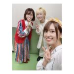 Rie Takahashi Instagram - 📷2022.05.15 ⁡ ⁡ 本日は ⁡ ゆるキャン△ 映画館で野外活動 ～テストキャンプ上映会～ ⁡ キャストトークショーパートに 登壇させていただきました！ ⁡ ⁡ * ⁡ 登壇メンバーは、 各務原なでしこ役の花守ゆみりちゃん！ なかよし～～！わぁ～～～！🙌 ⁡ 大垣千明役の原紗友里さん！ せんぱ～～い！わぁ～～～！🙌 ⁡ ⁡ 以前ゆるキャン関連で この3人が同じ楽屋だったんですが、 トークのストッパーが不在……ｹﾞﾌﾝ ノリの相性が異常に良くて😂 ⁡ 実はさゆさゆさんと 今日この3人不安じゃない？って 話してたんです（笑） ⁡ ⁡ でも意外と無事に終わって ホッとしました……！ ⁡ 7/1の映画に向けて、 ちゃんと伝えたかったことも 伝えられたかなと思います！☺️ ⁡ ⁡ * ⁡ ⁡ 衣装は、 恵那ちゃんカラーの (ついに公式に聞いた) オレンジ色！🧡 ⁡ スタイリストさんと、 スカーフを首に巻いて ボーイスカウト風にしましょう🧣 なんてお話をしていたんですが、 ⁡ 手首と足首が出てないから、 首は出した方がスタイル良さそう とのことで一転、頭に巻きました👍🏻 ⁡ ⁡ ⁡ そのため、 シャツやキュロットに ほんのりボーイスカウト感が残り、 ⁡ 靴は綺麗系なショートブーツで ⁡ 全身カジュアル手前の アウトドア登壇コーデになりました。 ⁡ ⁡ ⁡ なんだアウトドア登壇って（笑） ⁡ もしアウトドアで 登壇する機会があったら 参考にしてください（笑） ⁡ ⁡ ⁡ * ⁡ 映画公開は7/1！ あと1ヶ月と2週間ちょっとですね！ ⁡ ⁡ 今回の映画は、SEASON2までを通して、彼女たちが選択してきたものの延長線上にある姿が見られると思います。 ⁡ ぜひ、過去作を見返して ゆるキャン△熱を高めて 楽しみにお待ちください！ ⁡ ⁡ ⁡ ⁡ ⁡ ⁡ #声優 #高橋李依 #りえりー服 #ゆるキャン #映画館で野外活動 #衣装 #styling