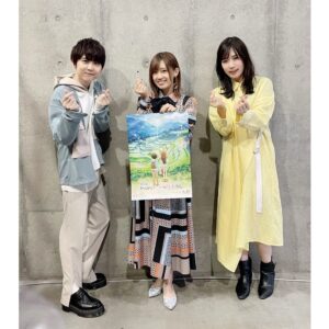 Rie Takahashi Instagram - 📷2022.03.26
⁡
AnimeJapan 2022
⁡
今年のAJ一発目は
⁡
『からかい上手の高木さん』
映画公開記念スペシャルステージ
でした！💓
⁡
*
⁡
3期の最終話最速が
3/25の25:25からで、
いわばもう当日です。笑
⁡
10:45からのステージだなんて
起きられるかね〜〜って
以前からスタッフさん達とも
からかいあってて（笑）
⁡
でもこういうおもしろスケジュール、
私わくわくしちゃうんですよね（笑）
⁡
⁡
⁡
結局オンエアが良すぎて
全然寝られなかったけど、
それもまたきっと
3期の思い出になるんだろうなって
がっつり夜ふかししちゃいました😚
高木さんめー！
⁡
*
⁡
今回の衣装はスタイリストさん！
⁡
⁡
担当してくださったAさんには、
⁡
高木さん関連の衣装であることと、
「爽やかなワンピースがいいです」
とざっくりオーダーをして、
なんかいっつも、良い感じなの。
⁡
⁡
爽やかで上品で、かわいくて、
高木さんがわたしと
同い年くらいになったら
絶対に着て欲しいなって思う(主観)
ワンピースを用意してくださいます。
⁡
いつも何着かパターンで
持ってきてくださるんだけど、
そこから絞るのも大変なくらいです！
⁡
*
⁡
水色、オレンジ、黒の賑やかな柄が
大きな黒リボンでバチッと締まってて、
⁡
足元は少しヒールの低い
お花の刺繍のパンプスです。
⁡
12話のEDでもあります、花。
入れちゃいました😉🌸笑
⁡
⁡
*
⁡
次は映画だー！
⁡
⁡
映画についてお話する機会は
まだまだたくさんありそうなので
今回はこの辺で！
⁡
⁡
⁡
⁡
⁡
#声優 #高橋李依 #りえりー服
#からかい上手の高木さん #高木さんめ
#衣装 #styling