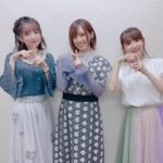 Rie Takahashi Instagram - 📷2021.7.30 ⁡ FGO Fes.2021 Day4 「カルデアラジオ局Plus出張版」の写真です📻 ⁡ ⁡ いつもはパーソナリティですが、 今回はゲストとして出演🎤😳 ⁡ ⁡ ゲストというのも、この日は、特別上映『Fate/Grand Order -終局特異点 冠位時間神殿ソロモン-』公開日で❣️👏🎬 ⁡ フォウ役 川澄綾子さんと ロマニ役 鈴村健一さんも登壇され、 会場&配信にて公開直後の熱量を共有できました🥲✨ ⁡ ⁡ ⁡ 衣装は、小花の刺繍が可愛いワンピース❁ ⁡ どこかにマシュ色を入れたい想いをスタイリストさんが汲んでくれて、紫色のトップスと組み合わせています🙏🏻🍆💜 ⁡ 髪のイヤリングカラーも、紫色がギリギリ残ってました！😙💡 ⁡ ⁡ ⁡ そして、作品に前のめりな姿勢でお迎えしてくれたり、話しやすいパスを投げてくれた、瑠美さんとみにゃ。 ⁡ 普段は一緒にオタクトークしている日々ですが、パーソナリティとしての頼もしさとか、カッコよさを実感した日でもありました☺️ ⁡ ⁡ さて、今夜も21:00から生放送！ オタクトークの方でお送りします！笑 ⁡ ⁡ #声優 #高橋李依 #りえりー服 #FGO #衣装 #styling