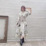 Rie Takahashi Instagram - 📷2021.6.30 ⁡ Ani-PASS#13 ⁡ * 時間が経ってしまいましたが、 もうひとつのコーデ写真も！ （ひとつ前の投稿参照） ⁡ ⁡ デザインを身に纏っております🧚‍♂️✨ ⁡ ⁡ * サラっと1枚に見えるけど、 シャツワンピースと スカートのセットアップなんです。 ⁡ ⁡ コルセットもほんと 美しいシルエット……。 ⁡ ⁡ どちらも同じく ⁡ AOI WANAKAさん のアイテム。 (@aoiwanaka.official) ⁡ 掲載されている1着目と 同じブランドさんでした🙏💙 ⁡ ⁡ * ブーツは miniaさん(@miniajp) ⁡ 全体が透けてるけど つま先は透けてないので、 なんだかお上品に感じます😌 ⁡ ⁡ * 大きなの緑のイヤリングは yurika akutsuさん！🍀*゜ (@yurika_akutsu) ⁡ 透明なみどり💚 ⁡ ⁡ * 改めて、本誌、ならびに 1st EP『透明な付箋』を お手に取ってくださったみなさま。 本当にありがとうございました！！ ⁡ ⁡ ⁡ #声優 #高橋李依 #りえりー服 #anipass #透明な付箋 #衣装 #styling