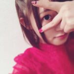 Rie Takahashi Instagram - 📷2019.2.4﻿ ﻿ ﻿ ﻿ 第4弾 #りえりー服﻿ 『この素晴らしい世界に祝福を！』の﻿ オーケストラコンサート衣装！👗﻿ ﻿ ﻿ 出演者みんなでドレスアップ！おめかしです！﻿ ﻿ ﻿ イベント内容は、﻿ アニメ劇伴の甲田さん指揮のもと﻿ オーケストラの皆さんの豪華な演奏と、﻿ 我らがMachicoちゃんのOP歌唱♪﻿ 私たちキャスト陣の朗読劇あり、﻿ 百花さん司会でトークパートもあり、﻿ キャラクターでED歌唱もありと盛りだくさん！﻿ ﻿ ﻿ そんな朗読劇は、﻿ カズマ達パーティーメンバーが﻿ オーケストラコンサートに来る！という話！﻿ ﻿ 会場にぴったりなシナリオだし、﻿ キャストの生のお芝居は﻿ 目で追っても楽しい賑やかさなので、﻿ ﻿ スタンドマイクに台本を持ちながらだけど、﻿ その場その瞬間に会話が生まれている﻿ 生の舞台のような臨場感を届けられるよう、﻿ お芝居が楽しくなるような衣装を選びました。﻿ ﻿ ﻿ *﻿ *﻿ ❤声を担当させていただいているめぐみんは﻿ 小さな魔法使い。どこがとは言ってないよ。﻿ ﻿ 普段は、赤いワンピースに﻿ かっちょいいマントと魔法使いらしいお帽子、﻿ 眼帯やら杖やらを携えています。﻿ こっちで言う厨二病の感性なんです‪✝︎﻿ ﻿ ﻿ 👗そんなめぐみんらしい雰囲気は、﻿ 彼女がいつも着ているワンピースの﻿ Aライン型がポイントかなと！﻿ ﻿ ウエストの位置がはっきりするものより、﻿ ざくっと体型は隠してしまったほうが﻿ 引きで見たときに分かりやすいかなーって思い、﻿ ﻿ スタイリストさんが持ってきて下さった中で﻿ 一番ズドンとしたドレスを﻿ 選ばせていただきました！﻿ （可愛い言葉が見当たらない 笑）﻿ ﻿ ﻿ 表面は固めのレース生地で﻿ 一面にお花があしらわれていて❁︎﻿ 肩から胸元へのフリル、﻿ 肘までのパフスリーブ、﻿ スカート部分の切り替えしの絶妙なライン……﻿ ﻿ おめかししているのに﻿ どこか少女らしさを含んだワンピースに﻿ 感動しかありませんでした。﻿ ﻿ ﻿ 👠ちなみにヒールは、﻿ ご用意していただいた中で﻿ 一番低いものを選んでいます。﻿ ﻿ つま先が尖ったものよりは﻿ 丸く、甘く。でも黒く！﻿ ﻿ 既に身長が160センチあるので、﻿ なるべく低く見えるように。﻿ ﻿ ﻿ 💅🏼ネイルには十字架。紅魔族なのでね！﻿ ﻿ ﻿ ✂️髪の長さはボブだったので、﻿ 一番年下っぽくなるような、﻿ 普段じゃなかなかやらない﻿ 耳ヘアーにしてもらいました。﻿ ？？耳ヘアー？（笑）﻿ ﻿ 頭のところにちょぼちょぼと、﻿ 小動物のイメージです🐈﻿ ﻿ ﻿ ﻿ 💚カズマ役の福島潤さんは緑の蝶ネクタイ。﻿ タキシード姿で座組が引き締まります！﻿ ﻿ 💙アクア役の雨宮天ちゃんは、﻿ 片方だけ肩を出した何とも綺麗な﻿ Iライン型の青のドレス。おみ足も素敵♡﻿ ﻿ 💛ダクネス役茅野愛衣さんは、﻿ お嬢様でもあるララティーナらしく﻿ 袖は長め、丈も長めのふんわりとしたワンピース。﻿ ﻿ ﻿ ﻿ あまりにも見事に﻿ キャストとキャラクターのいい所取りの衣装に﻿ ガッツポーズ＆拍手でしかなかったし、﻿ ﻿ 原作イラストの三嶋くろね先生が﻿ 今回のパンフレット用に﻿ 同じドレスをキャラクター達に着せてくれたのが﻿ エモエモのエモ………！﻿ そういうの好き～～～！！！﻿ 実況録音版のCDジャケットにもなってますよ◎﻿ ﻿ ﻿ ﻿ ﻿ イベント自体の思い出は、またどこかで！﻿ この日もみんなで何度目かの乾杯をしました。﻿ ﻿ 昨日は原作最終17巻の発売日でもありましたね。﻿ 祝福を～～！🎊﻿ ﻿ ﻿ ﻿ ﻿ #声優 #高橋李依﻿ #りえりー服﻿ #この素晴らしい世界に祝福を﻿ #このすば﻿ #オーケストラコンサート﻿ #イベント衣装