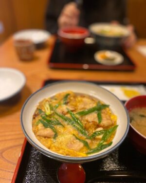 Rie Tomosaka Instagram - ⁡
しのぴと弾丸金沢旅行with息子🙆‍♀️
色々と、面白すぎた🥹
⁡
1枚目) #21世紀美術館 
2枚目) #ちょう吉 #ひがし茶屋街 
3枚目) #みつ川 #予約取れず外から覗く女
4枚目) #メルツバウ #モーニング
5枚目) #八郎すし
6枚目) #金沢城 
7枚目) #しのぴと息子
8枚目) #兼六園 
⁡
#金沢