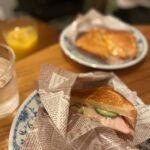 Rie Tomosaka Instagram - ⁡ しのぴと弾丸金沢旅行with息子🙆‍♀️ 色々と、面白すぎた🥹 ⁡ 1枚目) #21世紀美術館 2枚目) #ちょう吉 #ひがし茶屋街 3枚目) #みつ川 #予約取れず外から覗く女 4枚目) #メルツバウ #モーニング 5枚目) #八郎すし 6枚目) #金沢城 7枚目) #しのぴと息子 8枚目) #兼六園 ⁡ #金沢