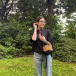 Rie Tomosaka Instagram - ⁡ 素足で過ごせる暑さが嬉しい🌴 ⁡ さて、そろそろご飯作らなきゃ。 みんなは夕飯何にする？ 献立を考えるのが一番苦手🥳 ⁡