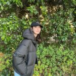 Rie Tomosaka Instagram - ⁡ 息子と初詣を済ませ、こちらで新年のご挨拶を…と思っていたら北陸の地震。こんなに胸が痛いお正月があるだろうか。余震も続き、北陸の厳しい寒さの中での避難生活も本当に大変なことだと思います。みなさんが1秒でも早く、あたたかく安全な場所で過ごせますように。心から祈っております。 ⁡ 当たり前の日常が、どんなに幸せなことか痛感させられる新年。口から出る言葉を大切に、こういうときこそ優しい気持ちで。そして被災していない私たちは自粛自粛ではなく、自分たちの日常をしっかりと生きましょう。 ⁡ DMくださったみなさま。私なんぞちっぽけな存在ですが、でも誰かのささやかな安らぎになれるのであれば、変わらず投稿していきますね。 ⁡ #いまできることを @_thinktheday