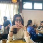 Rie Tomosaka Instagram - ⁡ 先月の韓国旅行🇰🇷街に勢いがあって本当に刺激的でした。オススメをまとめてとのリクエストを沢山いただきましたが、初渡韓だったのでオススメできるほど知らないのですが、ざっくり個人的感想を。 ⁡ #明洞 2泊3日、明洞エリアに泊まりました。賑やかで色々楽しそうかなと思って選んだけど、私はちょっと落ち着かなくて、もし次に行く機会あるなら江南がいいなと思いました。ホテルは旅の目的と好みによって選択が全く変わると思うので、良し悪しは人それぞれかと。 ⁡ #景福宮 もう爆上がり。韓ドラ見てるから、ぎゃーん！ってなる。次は絶対チマチョゴリ着たい…🔥 ⁡ #陳玉華ハルメ元祖タッカンマリ すごく並ぶと聞いてたけど、平日17時過ぎに行って普通に入れてラッキー。それでもほぼ満席。帰る頃には外に列ができていた。じゃがいもと〆の麺が最高。トッポギも追加。 ⁡ #乙密台 水冷麺をいただきました。マンドゥ美味しかった。現地の人が殆ど。 ⁡ #黄金牧場 ふらりと入れたこちらでサムギョプサル。日本人の口にも合うお味。ワサビと甘酸っぱい葉物のお漬物的な薬味で食べるのが好きだった。日本語メニューもあって気楽だし、普通でとても良き。 ⁡ しかし言葉の壁はかなり大きい。観光エリア以外は英語が通じないところや、英語表記もない店舗も多し。そしてクレカ使えないお店やタクシーも多かったな。(Uberとかは別)地下鉄のSuica的なカードも現金チャージしかできなくて、がびーん。両替必須。 ⁡ 次は韓国でミュージカルが見たいです🫡 みんなのオススメも教えてね。 ⁡ #韓国 #渡韓 ⁡ ⁡ ⁡