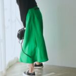 Rie Tomosaka Instagram - ⁡ MWの春のアイテムが公開になりました！ ホームページもぜひご覧くださいませ🧚 楽ちんワンピも私の好きな食べ物ロゴTも 揺れるスカートも編み編みニットも 形最高なパンツもシャツも 使い勝手良すぎるロンTも 刺繍がポイントのトートも どれもオススメでございます♡ ⁡ 3月15日(金)20時から販売スタート！ 3月13日(水)20時から着用ライブやります ⁡ @myweakness_official ⁡