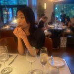 Rie Tomosaka Instagram - ⁡ 息子とせっちゃんとディナー。トマトパスタが凄く美味しくて、これを5皿くらい食べたかった。食後は神谷町から六本木まで散歩して、マックで夜お茶。女は、お腹がいっぱいでもお茶をしてお喋りしたいのよ。男子は「明日もバイトあるし先に帰るわ」と、クールに駅のホームへ消えていった。せっちゃんに「前よりも2人がリラックスして見えた」と言われて何だか嬉しい。日々試行錯誤しながら頑張っている息子の姿を見れて、「ああ、一人暮らしさせて良かったな」って、やっと心から思えた気がする。 @setsuko_sagittaire