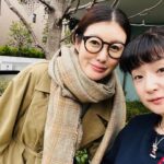 Rie Tomosaka Instagram - ⁡ 久々に千秋ちゃんとランチ🍽️ @chiaki77777 ⁡ 私がデビューしたばかりの頃(12歳)、実はお仕事でご一緒しているのです。あれから時は流れ、ママ友でもある千秋ちゃん。芸能界に身を置く者同士、同じ年頃の子どもを持つ母親同士、共感できることが沢山あって、とても励まされたし、とても楽しかった🫶