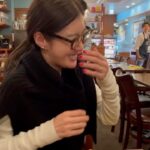Rie Tomosaka Instagram - ⁡ サプライズをぶち壊しにするタイミングで振り返ってしまい、涙がでるほど爆笑した。のりちゃん @noriko_okamoto お店のみなさま @verace.vinoteca_con_cucina 、タイミング悪い女でごめんなさい😂そして、優しさをありがとう💐(動画は2枚目) ⁡ #カットソー @lappartement_jp #ポンチョ @yves_salomon #眼鏡 @celine