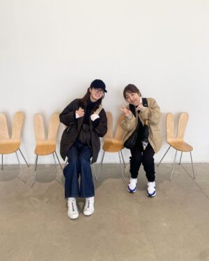 Rie Tomosaka Instagram - ⁡
しのぴと弾丸金沢旅行with息子🙆‍♀️
色々と、面白すぎた🥹
⁡
1枚目) #21世紀美術館 
2枚目) #ちょう吉 #ひがし茶屋街 
3枚目) #みつ川 #予約取れず外から覗く女
4枚目) #メルツバウ #モーニング
5枚目) #八郎すし
6枚目) #金沢城 
7枚目) #しのぴと息子
8枚目) #兼六園 
⁡
#金沢