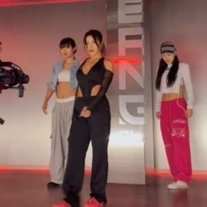 Rihey Instagram - @bangall_danceacademy 
아주 짧고 굵게 뽝!
너무 멋지게 보여준 뱅걀즈들 수고했어요❤️‍🔥
할까말까 고민하다 결국 이제야 달려보는 유앤미
🎧 @jennierubyjane  #younme
👯‍♀️ @rib0n.kr @foxy.kr