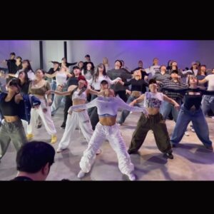 Rihey Instagram - @bangall_danceacademy 
뱅걀즈 베이직클래스⭐️
몇년만에 방학 특강으로 베이직클래스로 열정내봤는데,
새로운 얼굴들이 너무 많고 그 만큼 열정과 집중을 너무 잘해줘서
내가 더 신나 버렸지 뭐에요☺️
다들 너무 수고하셨고, 멋졌습니다!
이번달도 2/17,2/23 베이직반 달릴 예정이니,걀즈힙힙의 매력으로 또 한번 함께 집중하고 정리하는 시간 가져요❤️‍🔥
(마지막영상은 뱅걀즈와 루틴후 신난 제 프리스타일이라 수업진도랑은 무관합니다😂)