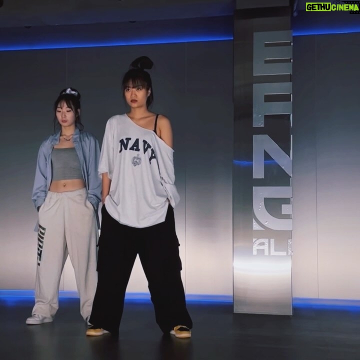 Rihey Instagram - @bangall_danceacademy 뱅걀즈 젤 집중하고 나도 함께 정리하는 트레이닝 타임🏃🏻♀️ 트레이닝 시간에는 주제에 맞게 개개인 자신에게 집중해서 몸을 체크하고 움직이고 고민하고 짧은 루틴도 함께하는 한달에 한번있는 집중 빡 시간입니다! 이번 시간 또한 너무 재밌었고,집중했고, 수고했어 뱅걀즈❤️🔥 기록 많이 남기자요!