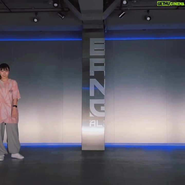 Rihey Instagram - @bangall_danceacademy 뱅걀즈 젤 집중하고 나도 함께 정리하는 트레이닝 타임🏃🏻♀️ 트레이닝 시간에는 주제에 맞게 개개인 자신에게 집중해서 몸을 체크하고 움직이고 고민하고 짧은 루틴도 함께하는 한달에 한번있는 집중 빡 시간입니다! 이번 시간 또한 너무 재밌었고,집중했고, 수고했어 뱅걀즈❤️🔥 기록 많이 남기자요!
