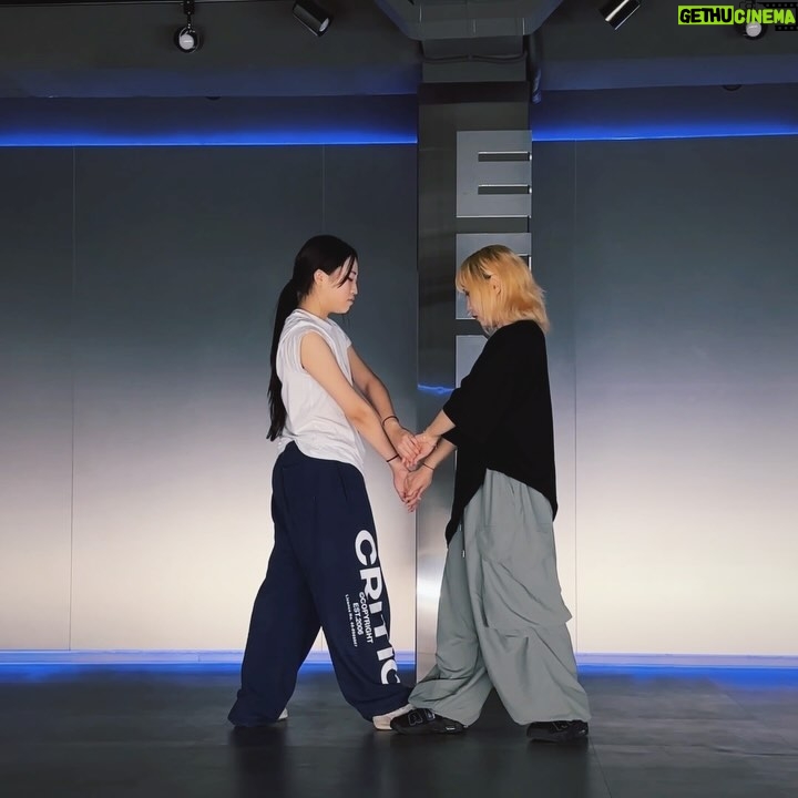 Rihey Instagram - @bangall_danceacademy 뱅걀즈 젤 집중하고 나도 함께 정리하는 트레이닝 타임🏃🏻♀️ 트레이닝 시간에는 주제에 맞게 개개인 자신에게 집중해서 몸을 체크하고 움직이고 고민하고 짧은 루틴도 함께하는 한달에 한번있는 집중 빡 시간입니다! 이번 시간 또한 너무 재밌었고,집중했고, 수고했어 뱅걀즈❤️🔥 기록 많이 남기자요!