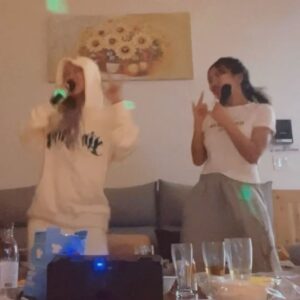 Rihey Instagram - #417🎂🤍

좋은 인연들 덕에 정말 많이웃고 쑥스럽고 
행복한 하루로 가득 찬 그런 날이였어요🥹
따듯한 봄의 하루를 만들어주셔서 정말 감사합니다🙇🏻‍♀️
오랜시간 저와 함께 보내고있는 소중한 인연들 
소중하고 애정하고 더 오랜기간 응원하고 함께하고 싶고 
매일매일 행복하세요🍀💝
이 날의 하루를 사랑가득한 특별한 날로 만들어주신
부모님 제일 감사합니다❤️