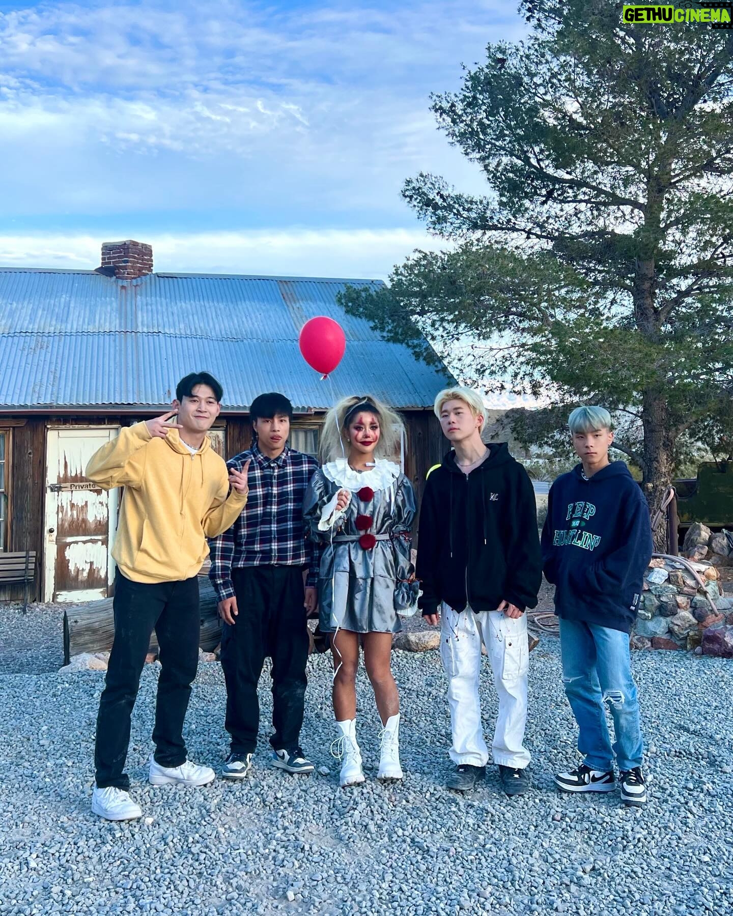 Rihey Instagram - #Dancers 매일매일 숙소가 연습열정 가득했던 라스베가스🎡 한야와 독특크루랑 연습까지 하하호호 즐거웠다요🔥 덕분에 특별하게 춤췄지요 @hanya_official_ @dokteuk_crew