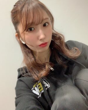 Riho Hime Instagram - AirPods Proに変えるか迷ってる