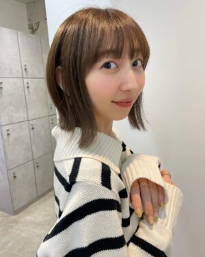Riho Iida Instagram - new hair🪮
μ'sオーケストラコンサートに向けて
メンテナンスしてきました✨

@yasugi_eriko と
ひたすらスピスピ愛 @kanbajyanaiyo を
語っていたらあっという間🫶🏻

ありがとうございました♡
オカワなお名刺いただきました🟪⬜️