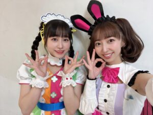 Riho Iida Instagram - プリティーシリーズWinter LIVE 2023❄️
香田澄あまり🐰

10枚目
歴史あるプリティーシリーズの主人公組に入って
パフォーマンスさせていただくなんて
本当に本当に光栄で嬉しすぎました..😭✨

1枚目
ポォロロ役のここちゃんと新曲初披露🍃
緊張したけど2人だから心強かったです。
9話のアニメ放送でもぜひライブパート見てね！

合間で写真撮れたみんなと♡

楽屋ではそらまると隣に座ってたよ🔔
写真撮ったと思ったら
動画になってる〜ってやつになっていたので
私だけの思い出に🤣🫶🏻

#プリティーシリーズ
#pripara
#香田澄あまり